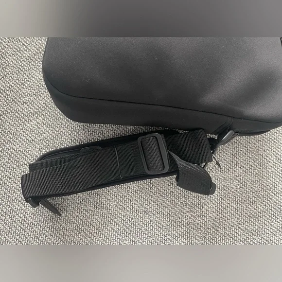 Targus Black and Gray Laptop Bag with Front Flap Closure - Picture 9 of 16